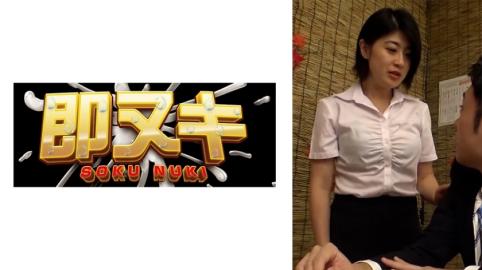 与前辈女同事的意外夜宿！午夜激情难以抵挡的欲望喷发！