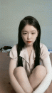 呆萌新人小妹妹！精瘦小男友在家操逼！扶着屁股一頓操，緊緻粉嫩小穴，操完手指扣穴出水
