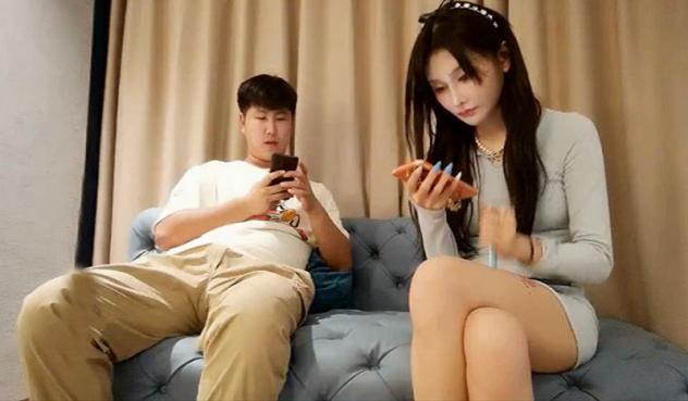大眼睛卡哇伊狂野纹身女孩,被操得叫床似绵羊,瘦瘦的身材腿还挺长的,身材比例很好,哥们毫不吝啬自己的体力全力以赴