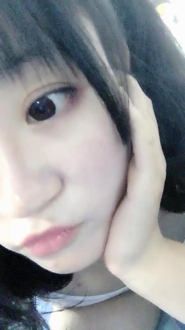 天然巨乳二次元美少女，肉包子一口一口吃，宿舍淫乱摇奶，舍友都笑了，我要去买辣条吃辣 你继续玩你的巨乳hhh