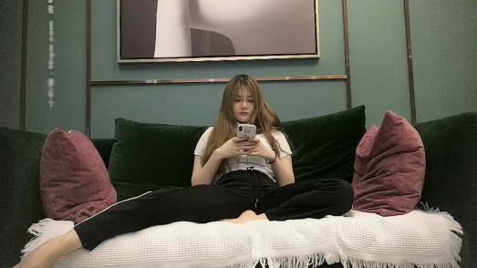 午夜寻花长相甜美白衣萌妹子啪啪,手指扣逼骑坐抽插大黑牛玩弄搞了两炮