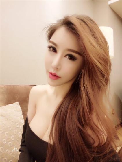 九頭身性感嫵媚爆乳女神網紅ada王一霏和她的朋友雙飛視頻流出