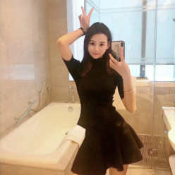魔鬼极品身材毒药洛幽幽 涂抹精油推拿身体，自慰棒加持阴穴，插得浪叫不停