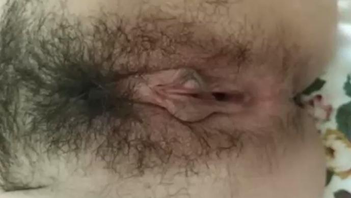 老婆的淫穴,被大鸡吧内射,操的已经合不拢了。