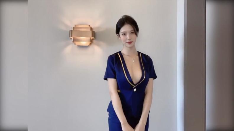國産最新劇情小電影【79号極品女技師】雖然尺度不少特别大,但極具誘惑力!女神長得美麗大方 聲音特好聽,身材還一級棒 還有爆乳