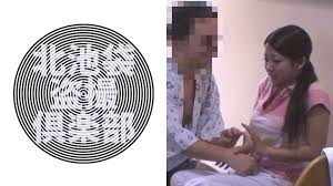 极品美女主播，现场直播自慰，疯狂高潮喷水。