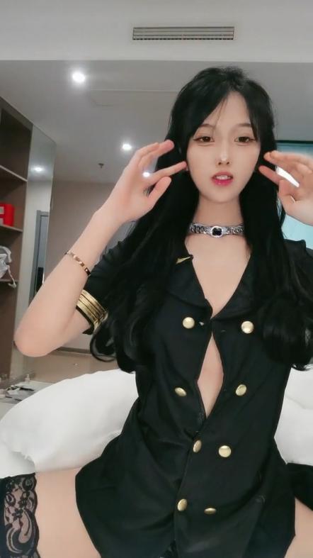 制服黑丝露脸高颜值好身材非常的哇塞啊在狼友的指挥下慢慢脱光大秀直播火辣艳舞精彩诱人
